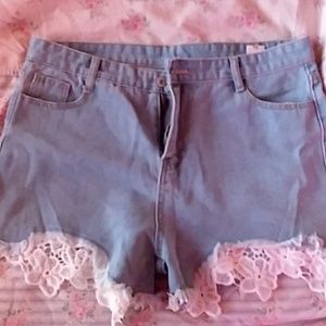 Lace hem shorts (juniors)